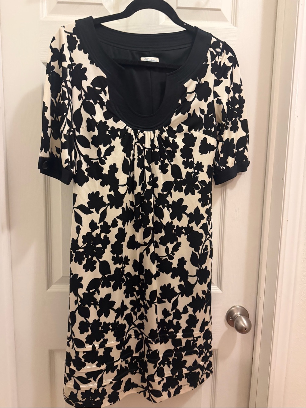 Vintage Shoshanna Black and Cream Floral Scoop-Neck Midi Dress